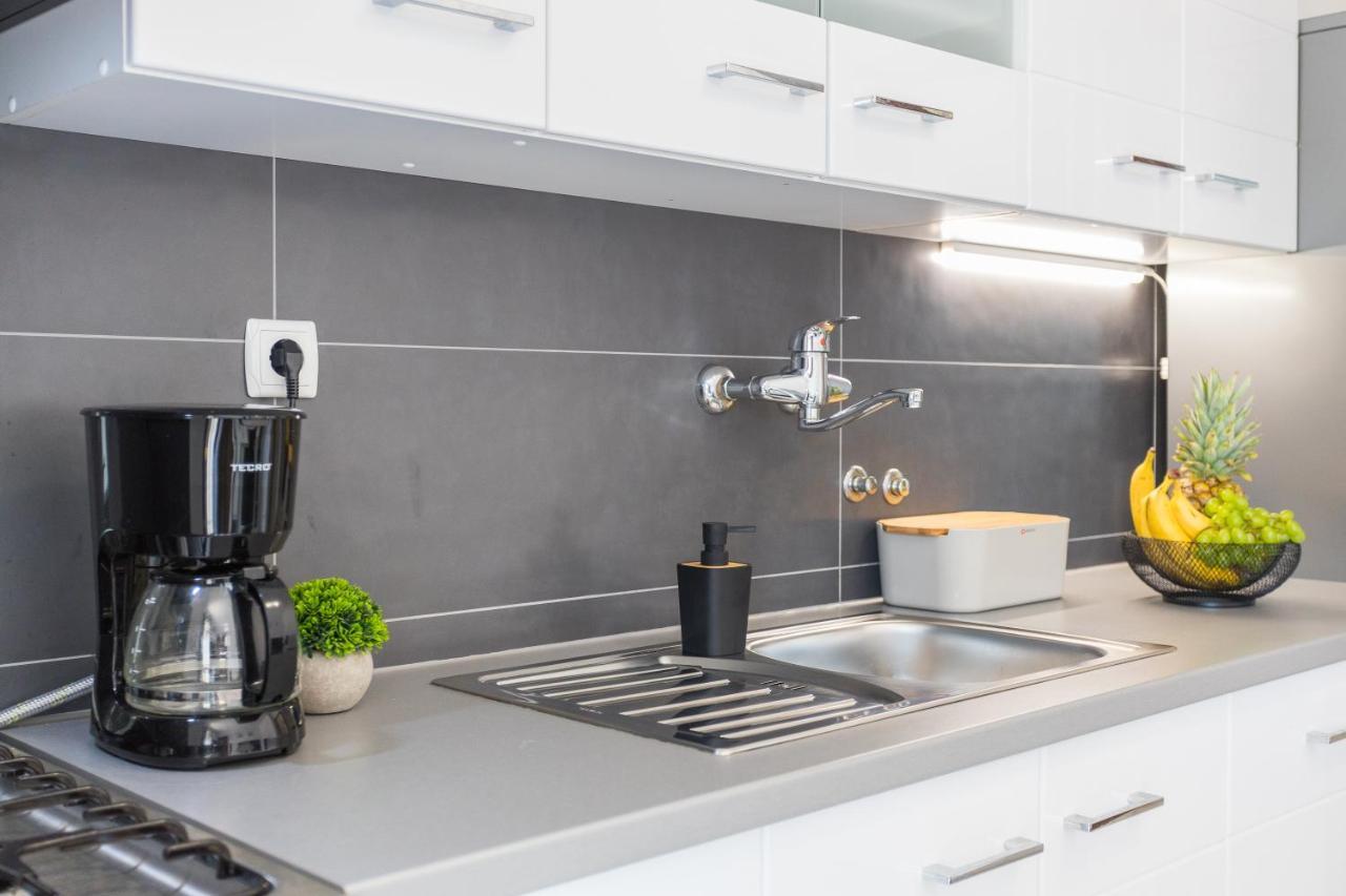 Laveruda Apartment With Balcony And Free Parking プーラ エクステリア 写真