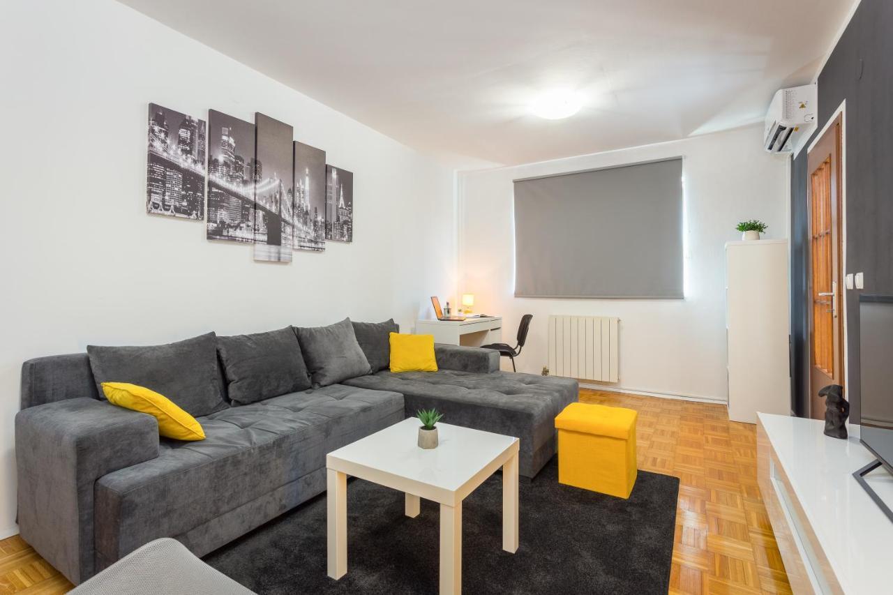 Laveruda Apartment With Balcony And Free Parking プーラ エクステリア 写真