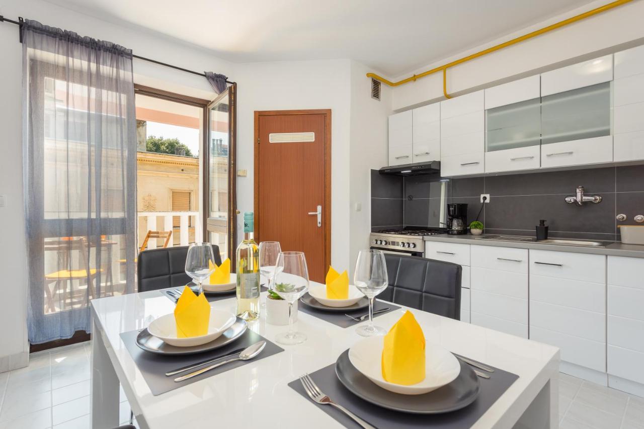 Laveruda Apartment With Balcony And Free Parking プーラ エクステリア 写真