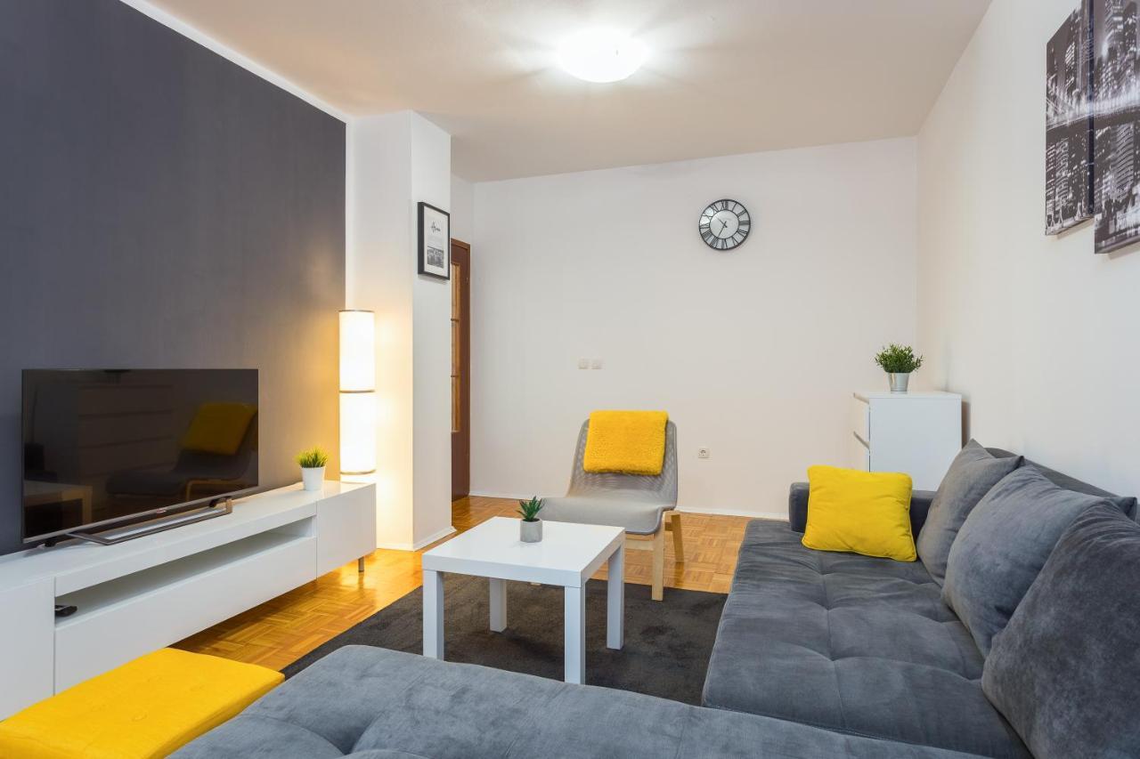 Laveruda Apartment With Balcony And Free Parking プーラ エクステリア 写真