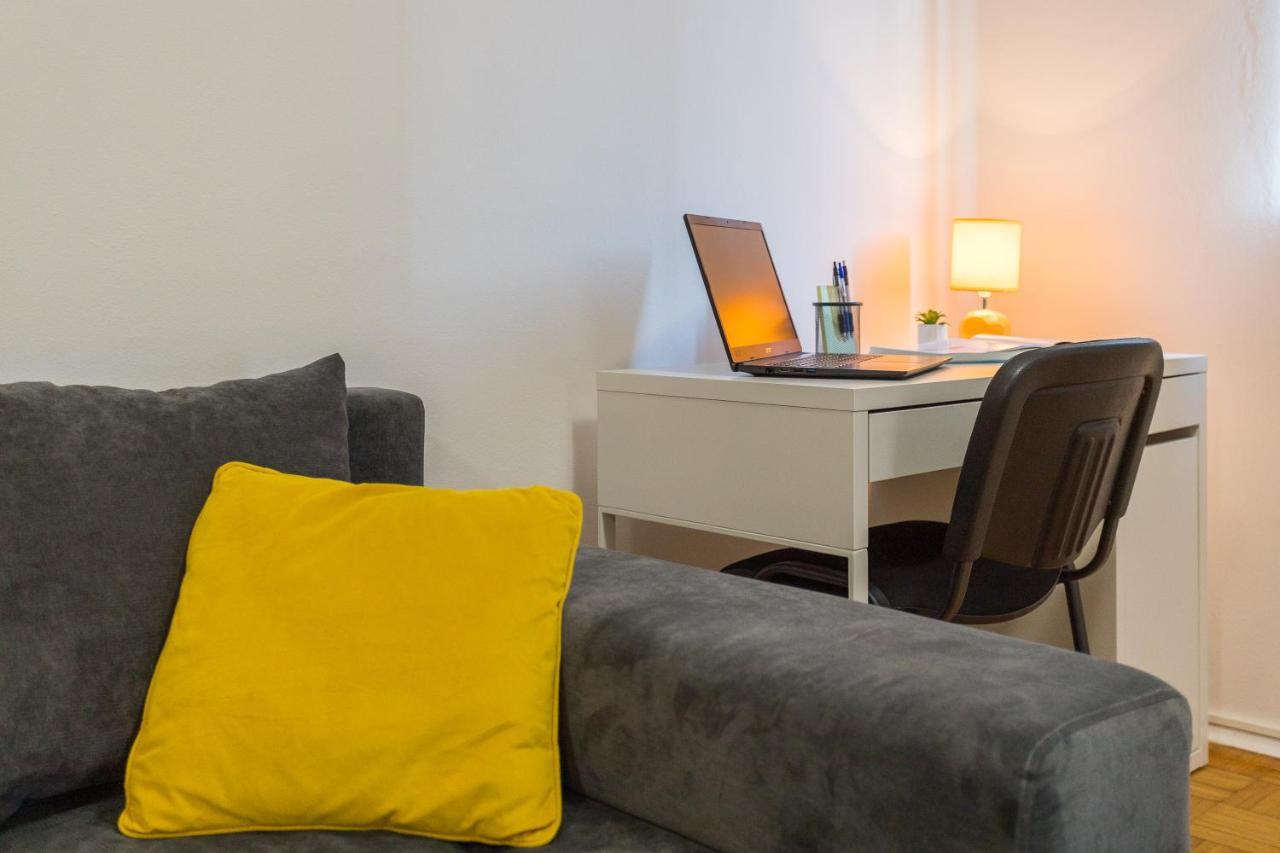 Laveruda Apartment With Balcony And Free Parking プーラ エクステリア 写真