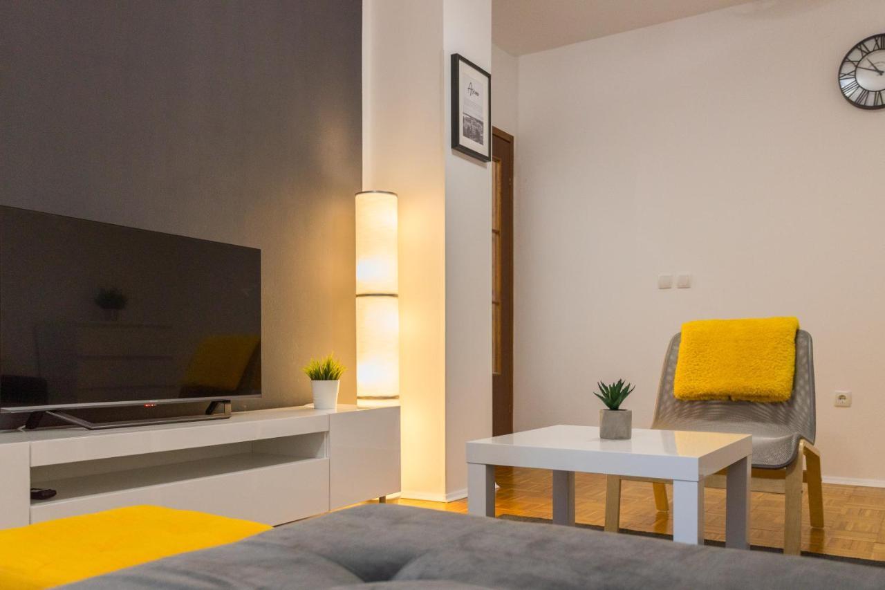 Laveruda Apartment With Balcony And Free Parking プーラ エクステリア 写真