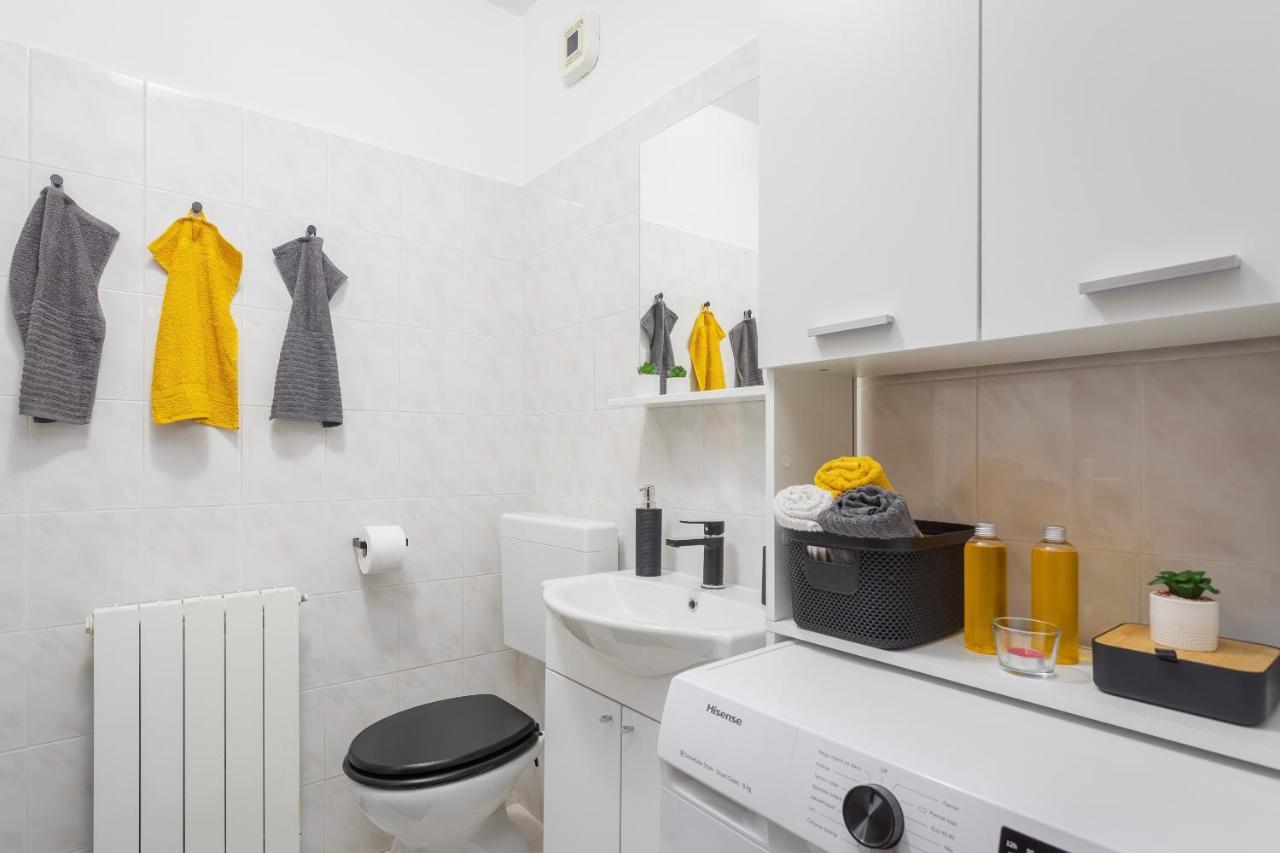 Laveruda Apartment With Balcony And Free Parking プーラ エクステリア 写真