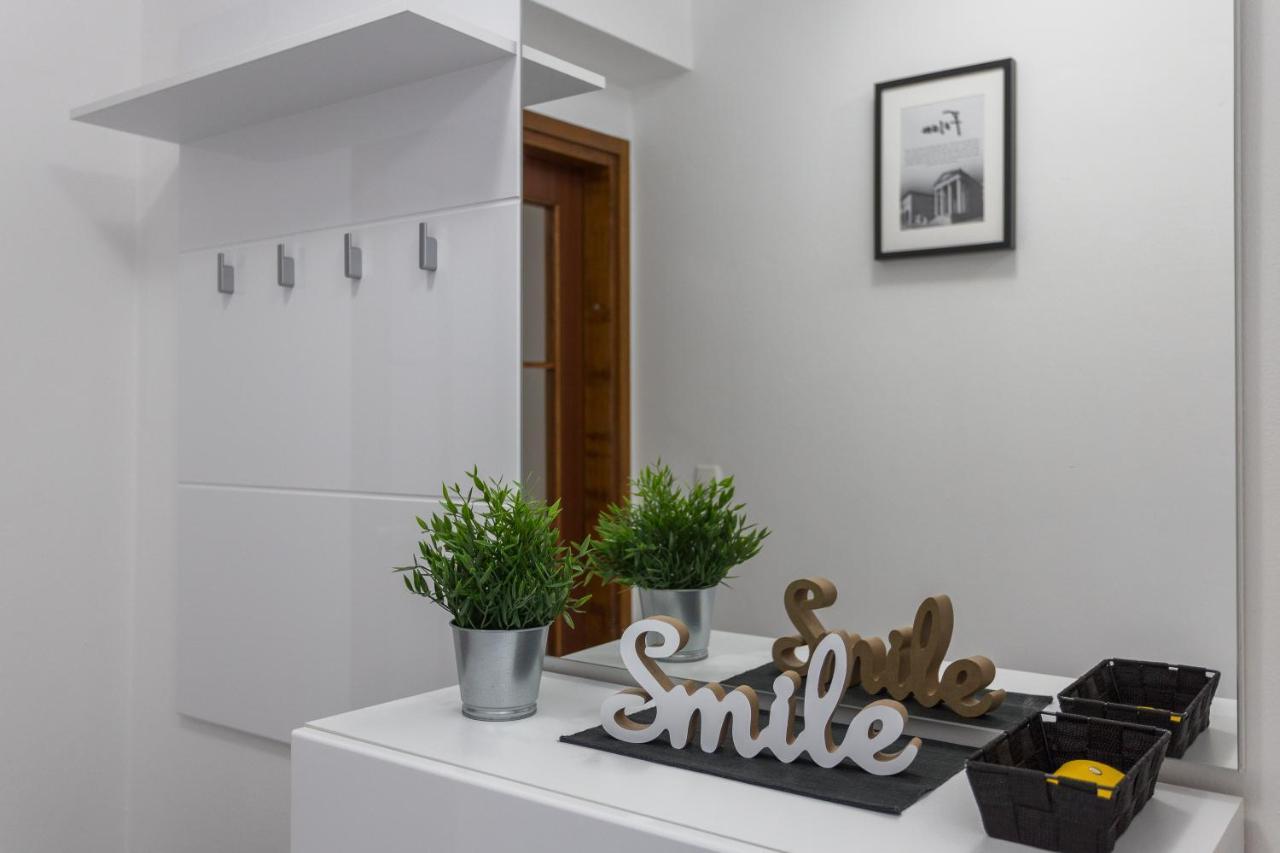Laveruda Apartment With Balcony And Free Parking プーラ エクステリア 写真