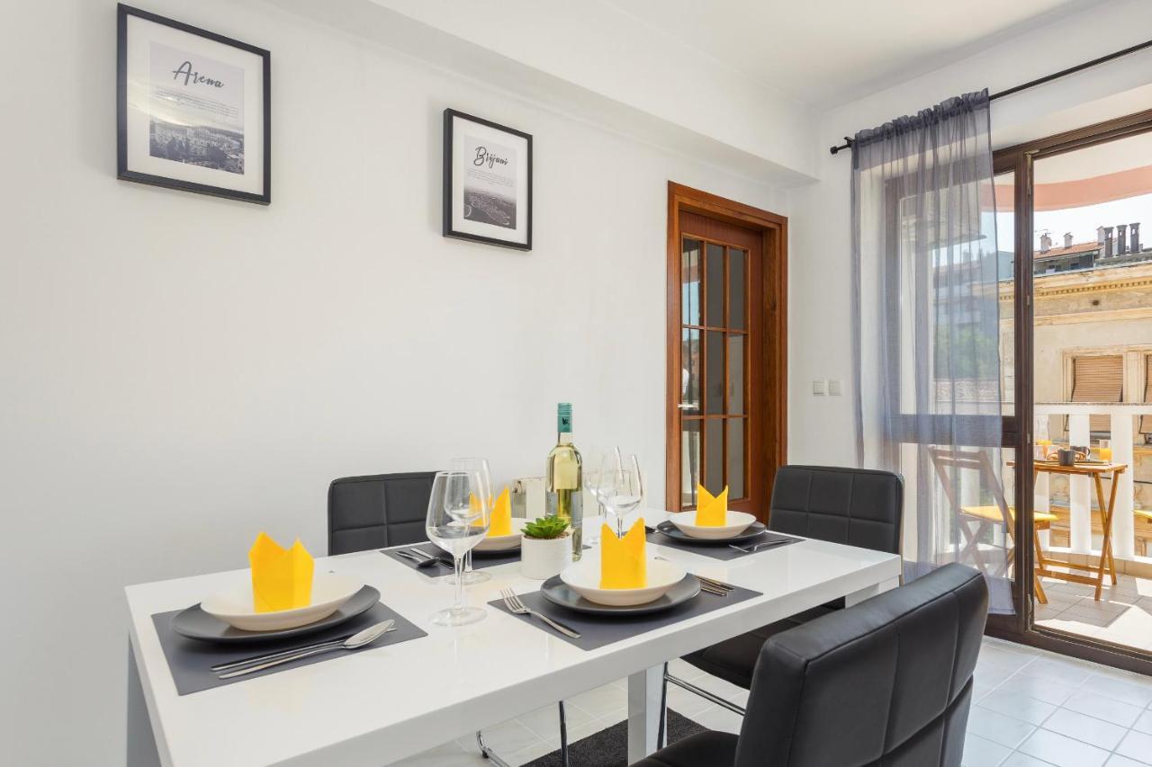 Laveruda Apartment With Balcony And Free Parking プーラ エクステリア 写真