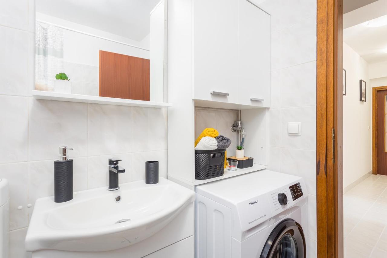 Laveruda Apartment With Balcony And Free Parking プーラ エクステリア 写真